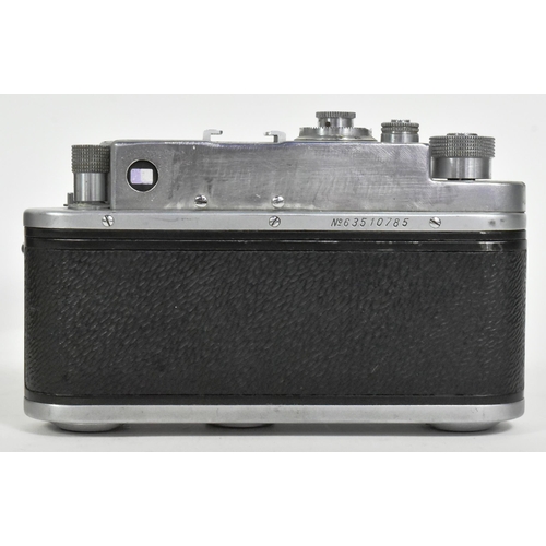 29 - A WWII Second World War Third Reich Nazi German Luftwaffe Leica camera. Stamped above the view finde... 