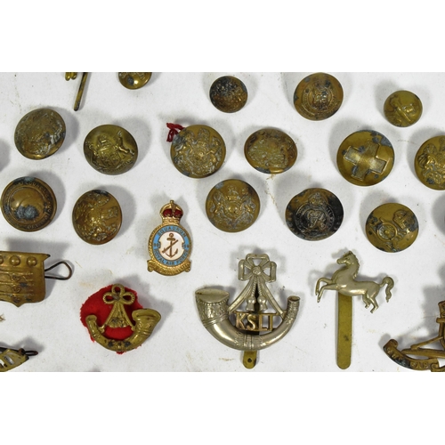 323 - A collection of WWII Second World War and other Military cap badges and uniform buttons to include; ... 