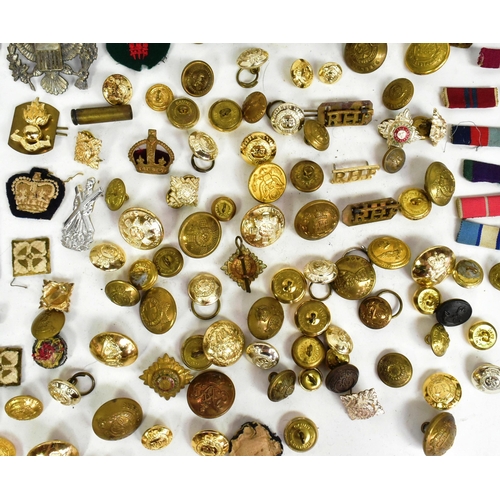 371 - A large collection assorted WWII Second World War and later military cap badges, uniform buttons, me... 