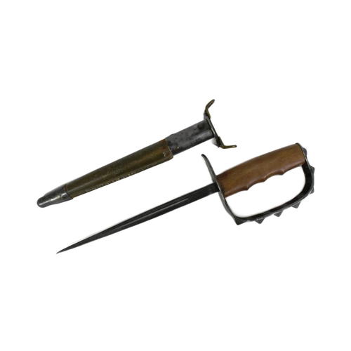 40 - A WWI First World War US United States trench fighting knife. The D shaped knuckle bow with pointed ... 