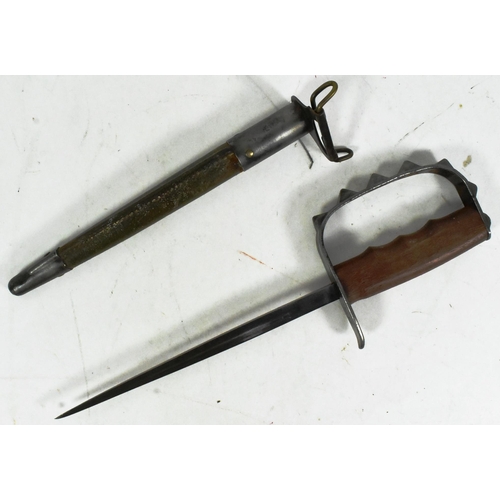 40 - A WWI First World War US United States trench fighting knife. The D shaped knuckle bow with pointed ... 