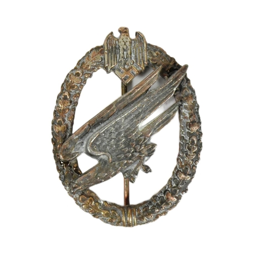 410 - A WWII Second World War German Luftwaffe ' Fallschirmjager ' Paratrooper qualification badge. Centra... 