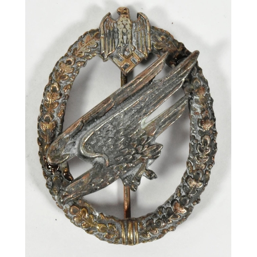 410 - A WWII Second World War German Luftwaffe ' Fallschirmjager ' Paratrooper qualification badge. Centra... 