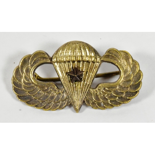 91 - A WWII Second World War British made US United States Paratroopers Wings badge with 1 combat star. M... 