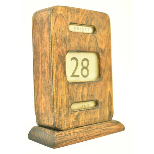 169 - A vintage mid century circa 1940s oak cased perpetual desk calendar. The calendar with weekday, date... 
