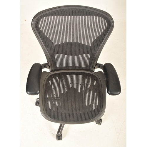 214 - Bill Stumpf and Don Chadwick for Herman Miller - Aeron - A contemporary office swivel desk chair wit... 