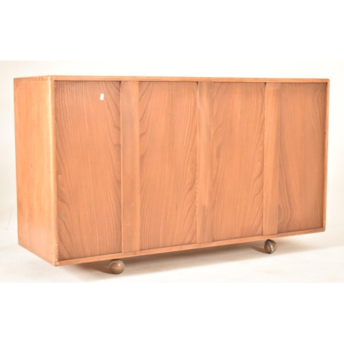 215 - Lucian Ercolani for Ercol - Model 366 - A retro 1960s beech and elm sideboard credenza in blonde. Th... 