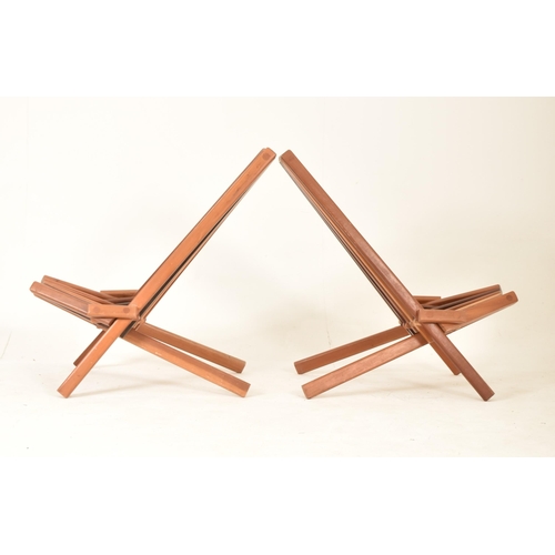 227 - A pair of retro late 20th century Kentucky stick chairs. Each folding chair of birch wood stick cons... 