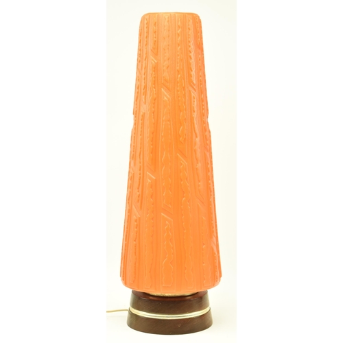 231 - A vintage mid century circa 1960s tiki style table lamp. The lamp featuring plastic orange shade wit... 