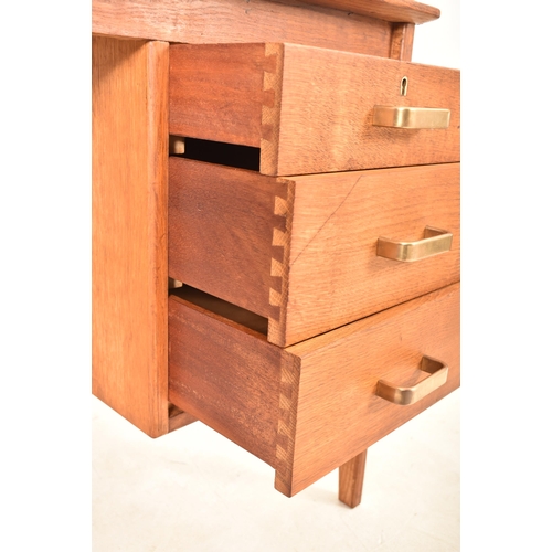60 - Gordon Russell (British. 1892-1980) - A vintage 20th century Heals of London oak pedestal desk. The ... 