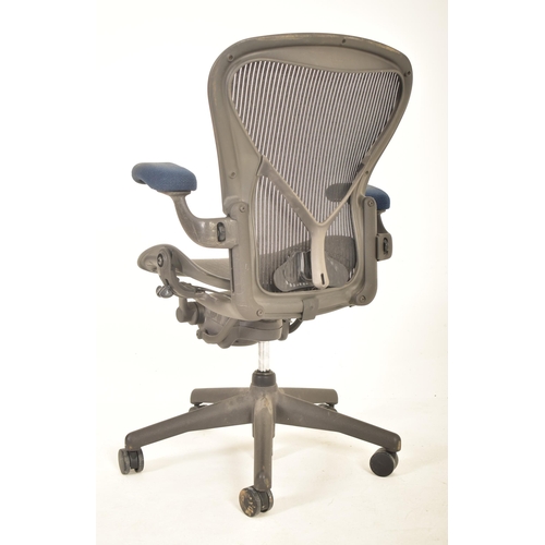 68 - Bill Stumpf and Don Chadwick for Herman Miller - Aeron - A contemporary office swivel desk chair wit... 