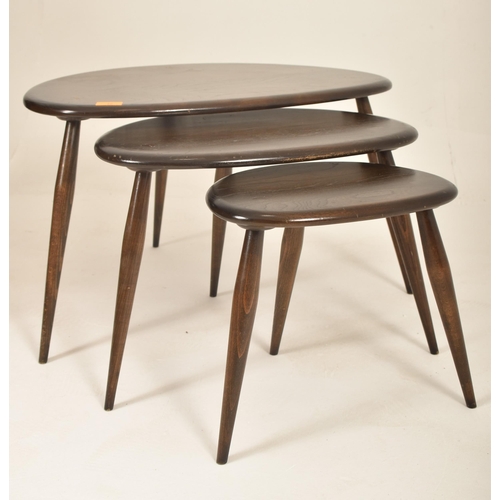 72 - Lucian Ercolani for Ercol - Model 354 - A retro mid 20th century 1960s beech and elm set of Pebble n... 