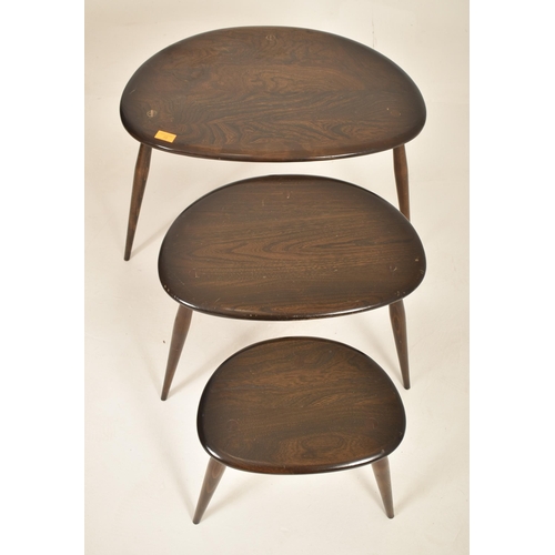 72 - Lucian Ercolani for Ercol - Model 354 - A retro mid 20th century 1960s beech and elm set of Pebble n... 