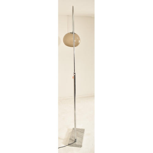 19 - A contemporary Italian Design floor standard arc lamp light. The light having a brown acrylic mushro... 