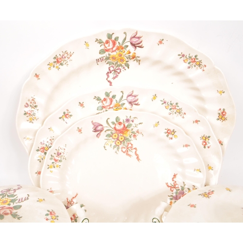 110 - Royal Doulton - A mid Century china porcelain Royal Doulton dinner service in the Old Leeds Sprays p... 