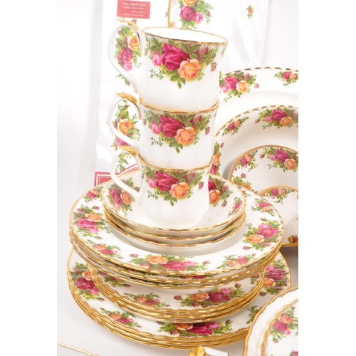 119 - Royal Albert - Old Country Roses - A l20th Century vintage porcelain china Royal Albert dinner servi... 