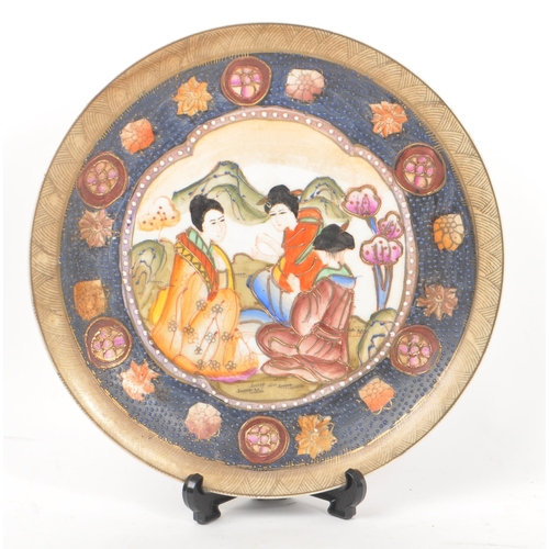183 - Fukagawa Koransha - A pair of Japanese Fukagawa Koransha decorative china wall plates, alongside two... 