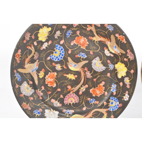 183 - Fukagawa Koransha - A pair of Japanese Fukagawa Koransha decorative china wall plates, alongside two... 