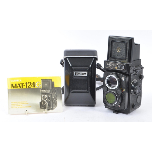 200 - Yashica - A mid 20th century Yashica Mat-124 G TLR medium format camera. The camera a twin lens refl... 