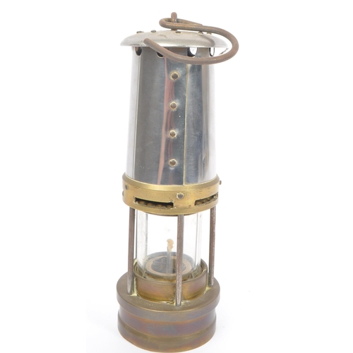 213 - Thomas & Williams - Original types of miner' flame safety lamp. With original leaflet. Brass and met... 