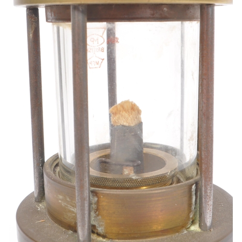 213 - Thomas & Williams - Original types of miner' flame safety lamp. With original leaflet. Brass and met... 