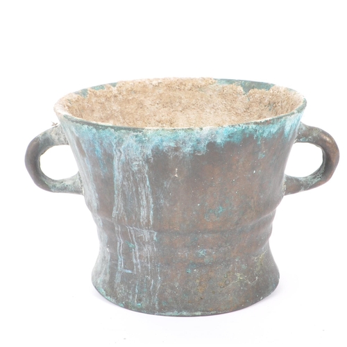 239 - A large late 17th Century bronze twin handled mortar bowl / pot having rounded handles to either sid... 