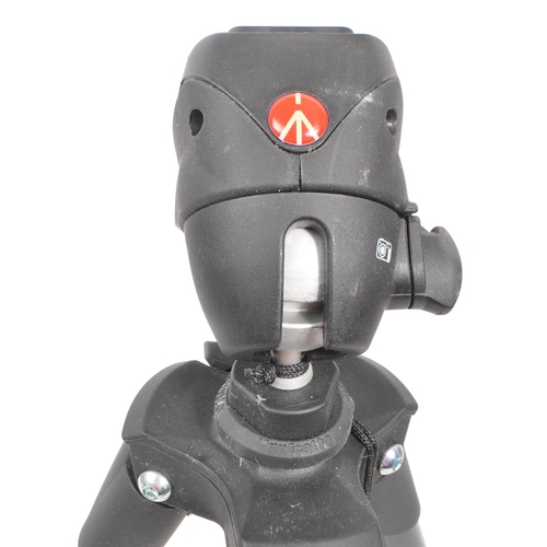 261 - A Manfrotto MKC3-H01 compact photo-movie kit tripod. Of aluminium and plastic construction with a pi... 