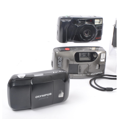 272 - A collection of late 20th century 35mm and other compact film point and shoot cameras. The collectio... 