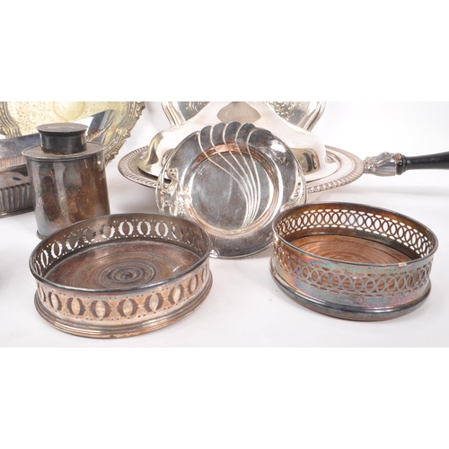 282 - A collection of 19th Century and later silver plated items to include two small raised trays, a lidd... 