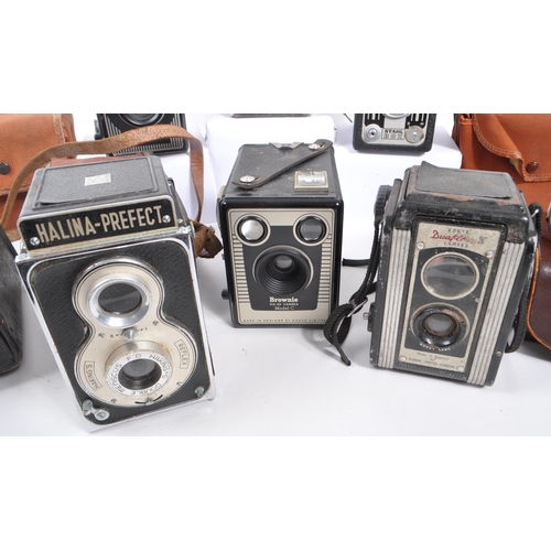 337 - A collection of early and mid 20th century box cameras. The collection to include examples such as a... 