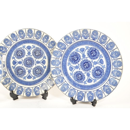 36 - 19th century Wedgwood Marigold blue and white plates. With repeating floral and folate pattern, and ... 