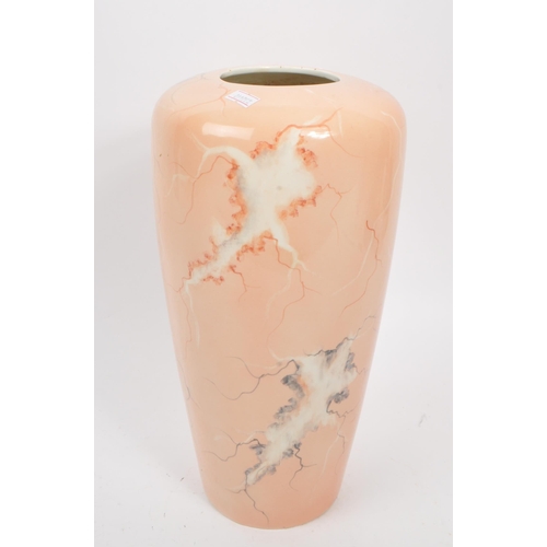 39 - A vintage mid 20th century circa 1970s Mideramica Portuguese pink marble effect vase. The vase of ro... 