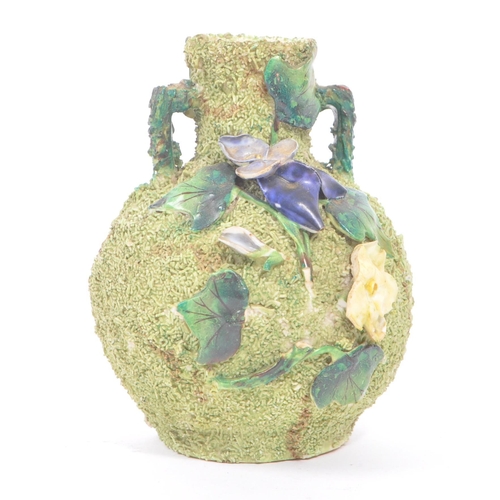 41 - Thomas Bevington - A late 19th century Thomas Bevington moss ware vase. The vase of bulbous rounded ... 