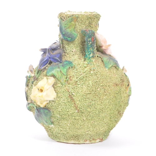 41 - Thomas Bevington - A late 19th century Thomas Bevington moss ware vase. The vase of bulbous rounded ... 