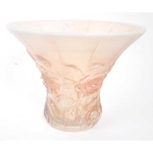 45 - Josef Inwald - An early 20th century 1920s Art Deco Josef Inwald Czech studio art glass vase. The va... 