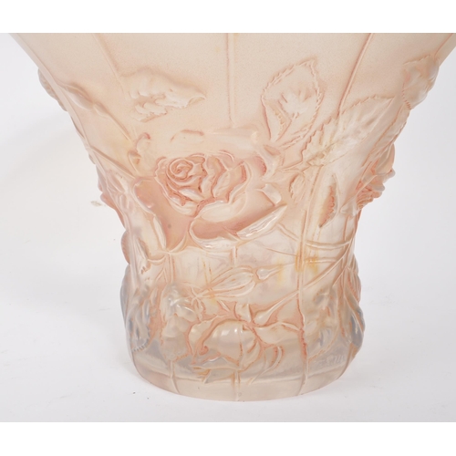 45 - Josef Inwald - An early 20th century 1920s Art Deco Josef Inwald Czech studio art glass vase. The va... 