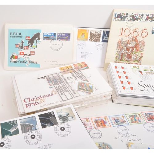 491 - A collection of 20th century British Presentation Pack stamps and First Day Covers. The collection t... 