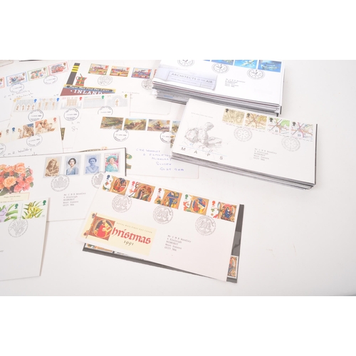 491 - A collection of 20th century British Presentation Pack stamps and First Day Covers. The collection t... 
