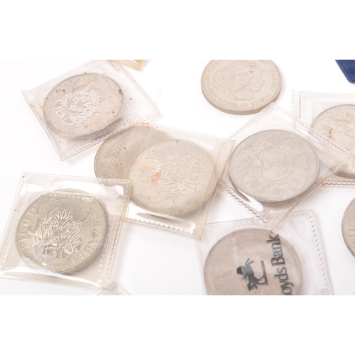 493 - A large collection of 20th century British commemorative coins. The collection to include approximat... 