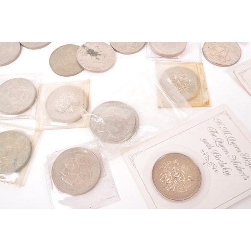 493 - A large collection of 20th century British commemorative coins. The collection to include approximat... 