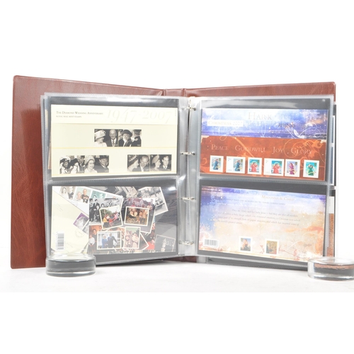 514 - Royal Mail - A large collection of British Royal Mail commemorative stamps presentation packs. The c... 