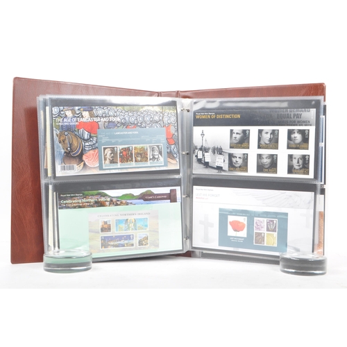 514 - Royal Mail - A large collection of British Royal Mail commemorative stamps presentation packs. The c... 