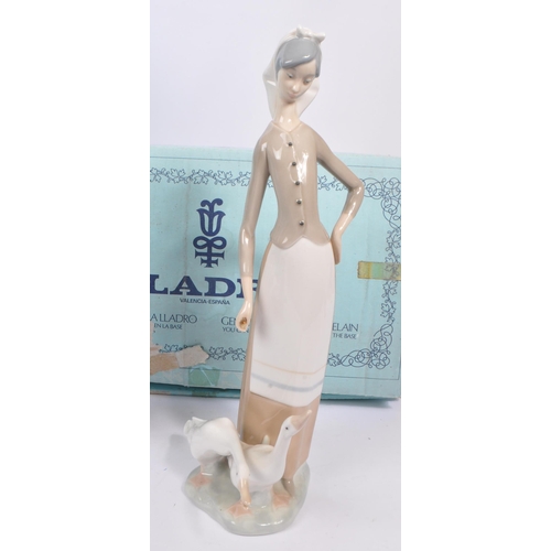 56 - Lladro / Nao - A collection of 20th century Lladro and Nao porcelain statues and figures. The collec... 