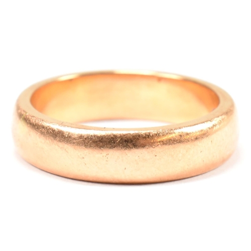 110 - A gold and paste band ring. The band ring having a star set round cut white paste stone. Unmarked ho... 