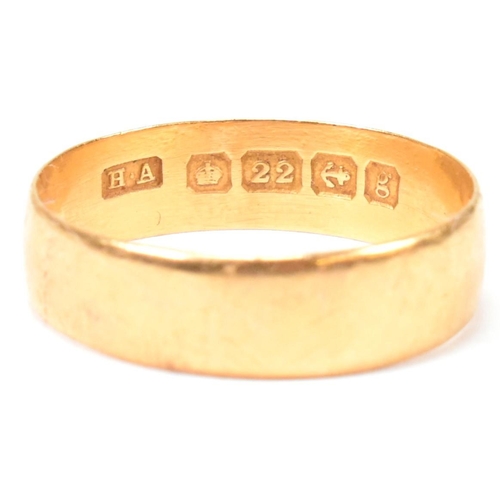 128 - A hallmarked 22ct gold band ring. The band ring hallmarked for Birmingham, 1906. Maker's mark H.A. W... 