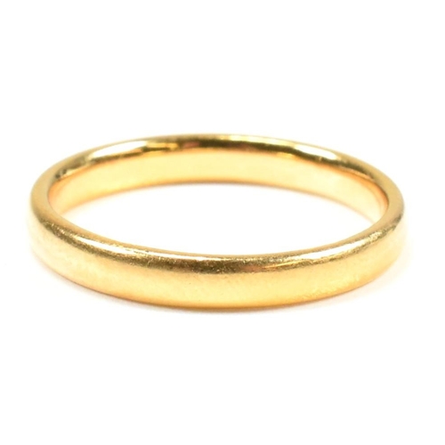 181 - A hallmarked 22ct gold band ring. The 22ct yellow gold hallmarked for Birmingham, 1949. Maker's mark... 