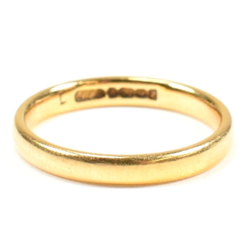 181 - A hallmarked 22ct gold band ring. The 22ct yellow gold hallmarked for Birmingham, 1949. Maker's mark... 