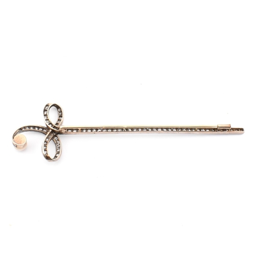 19 - A Edwardian gold, platinum diamond and pearl brooch pin. The pin in ribbon design set with 69 old cu... 