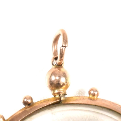 197 - A hallmarked 9ct gold photo window locket pendant. The hallmarked 9ct gold locket having two windows... 