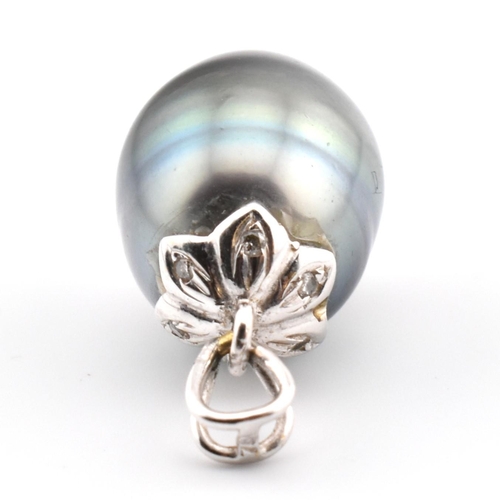 35 - An 18ct white gold, Tahitian pearl and diamond necklace pendant. The necklace pendant having an oval... 